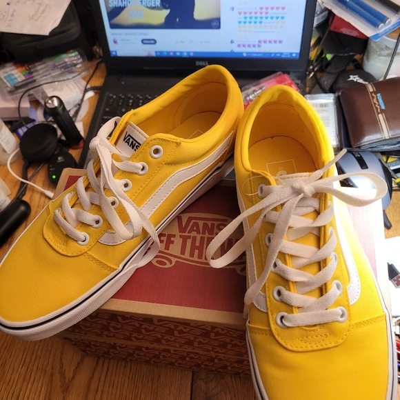 Ladies Sneakers - Picture 9 of 10